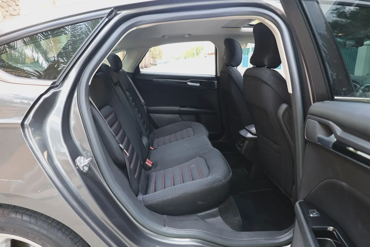 FORD FUSION SE - GCC SPECS - ACCIDENT FREE - FULL SERVICE HISTORY - EXCELENT CONDITION --18-18