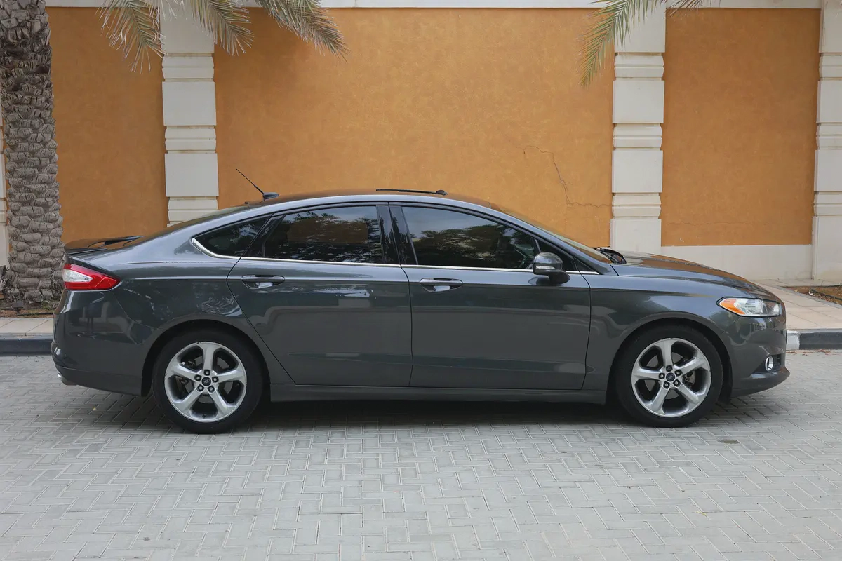 FORD FUSION SE - GCC SPECS - ACCIDENT FREE - FULL SERVICE HISTORY - EXCELENT CONDITION --8-8