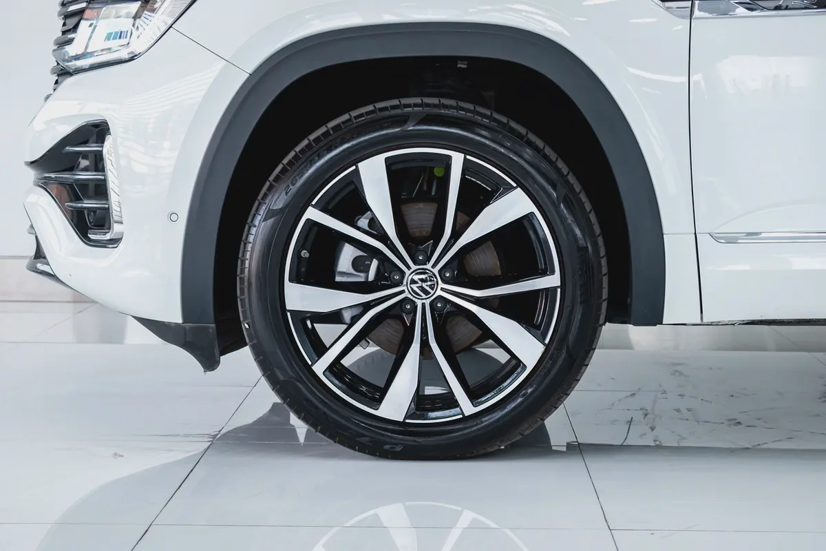 VOLKSWAGEN WARRANTY JAN 2027 / UNLIMITED KMS | GCC | R-LINE 2.0L | AED 2,667 PM