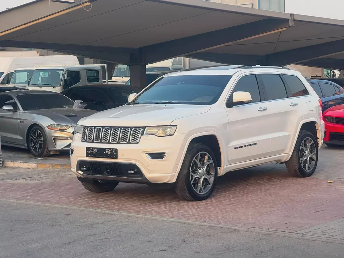 جيب قراند شروكي مواصفات خليجة V8 بحالة جيدة-3-3