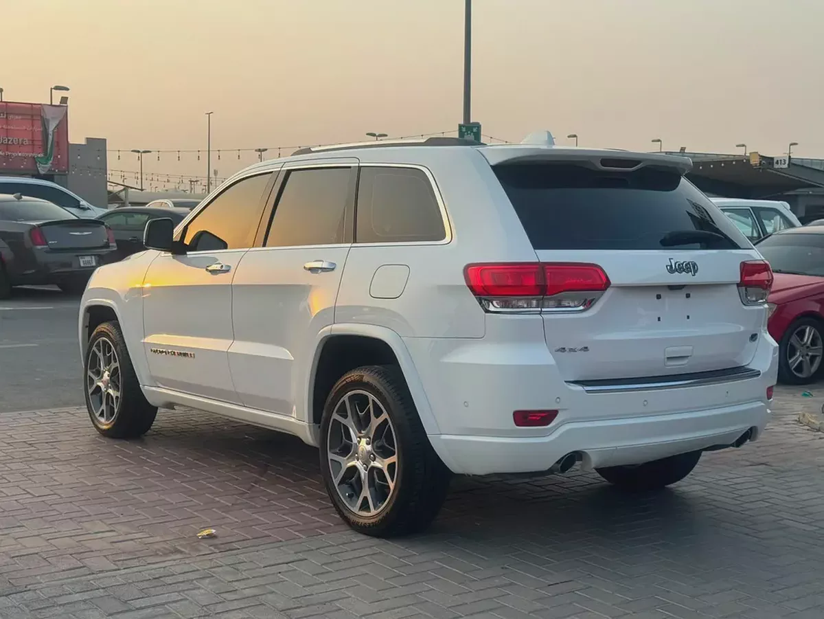 جيب قراند شروكي مواصفات خليجة V8 بحالة جيدة-4-4