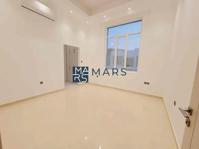 "Spacious 4-Bedroom Master with Majlis in Hoshi for 160K"-9
