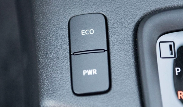 Toyota Hilux TOYOTA HILUX 2.4L MID OPTION A/T MY2025 FOR EXPORT