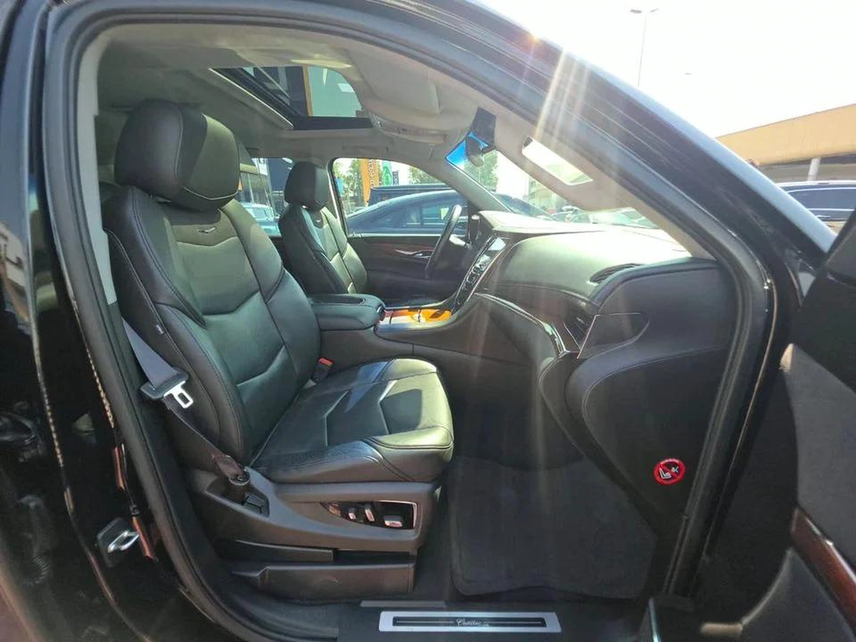 Cadillac Escalade Premium Luxury 6.2L Premium Luxury 2015 GCC - AED 77,000-11-11