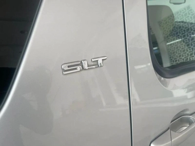 GMC Yukon XL 5.3L-8CYL SUNROOF EXCELLENT CONDITION-2