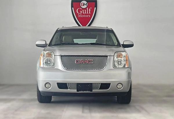GMC Yukon XL 5.3L-8CYL SUNROOF EXCELLENT CONDITION