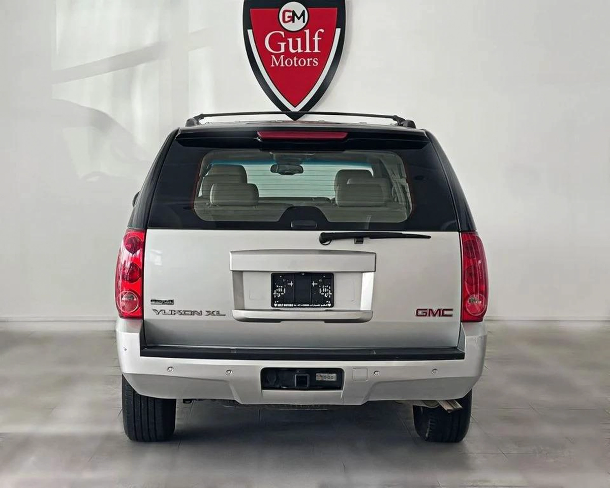 GMC Yukon XL 5.3L-8CYL SUNROOF EXCELLENT CONDITION-4-4