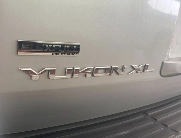 GMC Yukon XL 5.3L-8CYL SUNROOF EXCELLENT CONDITION