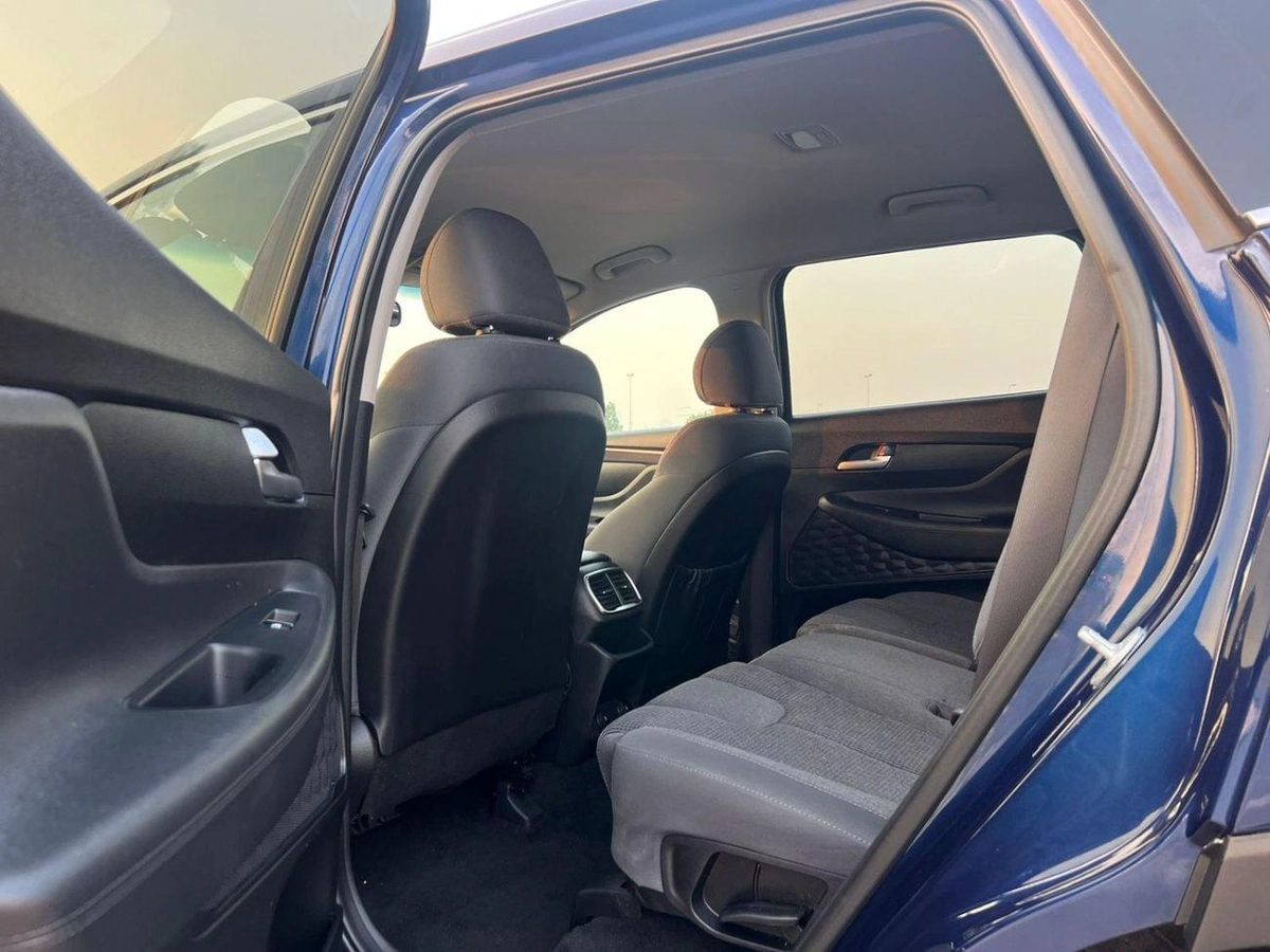 Hyundai Santa Fe 2019 Hyundai Santafe MiOption  2.0L V4 - Apple / Android Play -  AWD 4x4 - 89000 Mileage-16-0