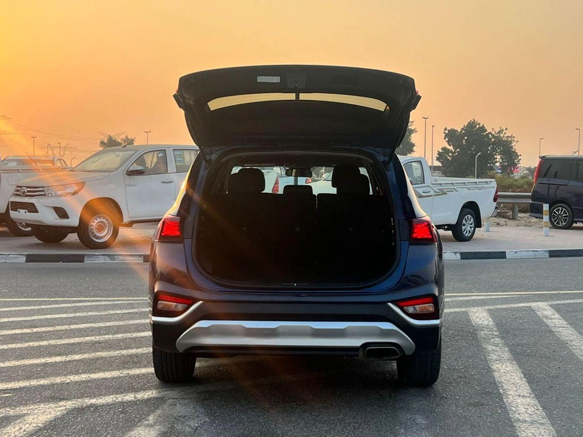 Hyundai Santa Fe 2019 Hyundai Santafe MiOption  2.0L V4 - Apple / Android Play -  AWD 4x4 - 89000 Mileage-6-0