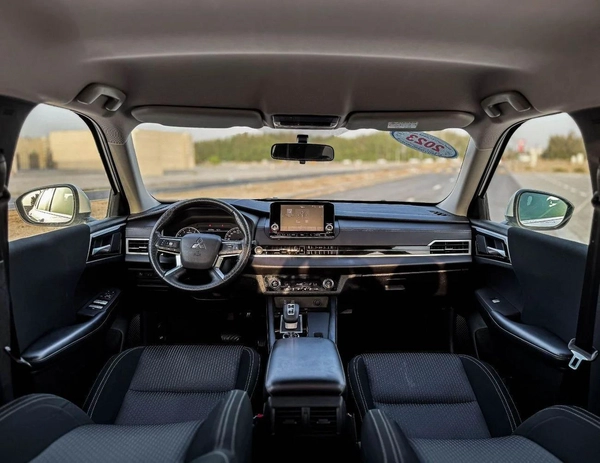 Mitsubishi Outlander Mitsubishi Outlander | 3.0 L | 2023 | GCC | Accident-Free