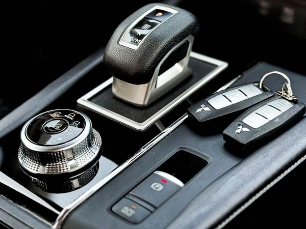 Mitsubishi Outlander Mitsubishi Outlander | 3.0 L | 2023 | GCC | Accident-Free