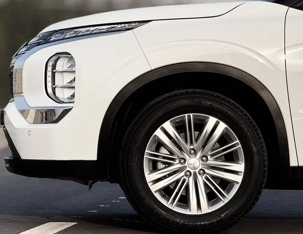 Mitsubishi Outlander Mitsubishi Outlander | 3.0 L | 2023 | GCC | Accident-Free