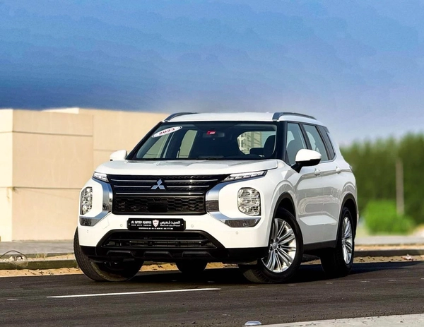Mitsubishi Outlander Mitsubishi Outlander | 3.0 L | 2023 | GCC | Accident-Free