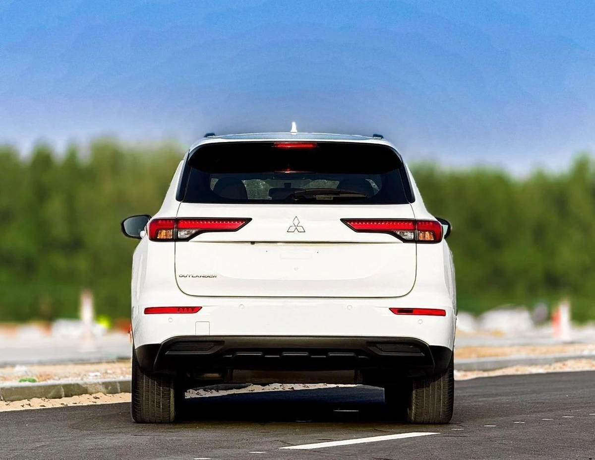 Mitsubishi Outlander Mitsubishi Outlander | 3.0 L | 2023 | GCC | Accident-Free-15-15