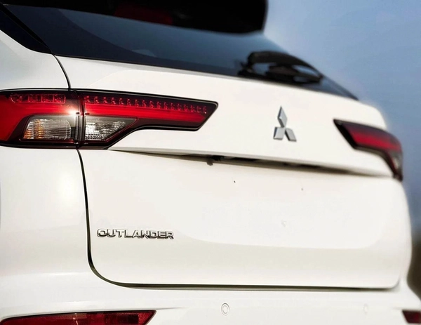 Mitsubishi Outlander Mitsubishi Outlander | 3.0 L | 2023 | GCC | Accident-Free