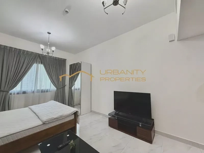 Move-In Ready Furnished Studio on High Floor | Bright & Well-Maintained | Prime Location-3