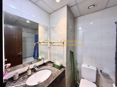 Move-In Ready Furnished Studio on High Floor | Bright & Well-Maintained | Prime Location-5