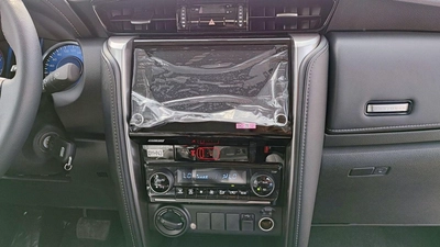 Toyota Fortuner Toyota Fortuner / 2.4L V4 Diesel /  Climate Control / Only for Africa Special Price-15