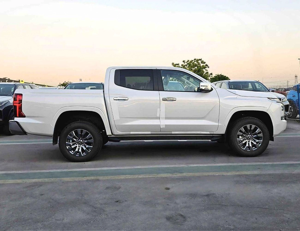 Mitsubishi L200 SPORTERO / 2.4L DSL/ A/T / FULL OPTION / 4WD (CODE # SPORTERO)