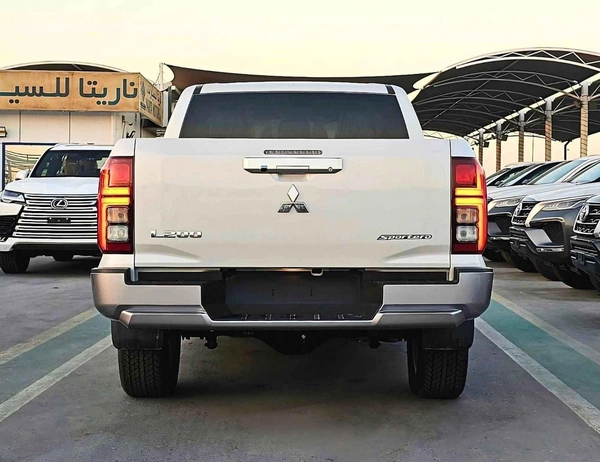 Mitsubishi L200 SPORTERO / 2.4L DSL/ A/T / FULL OPTION / 4WD (CODE # SPORTERO)