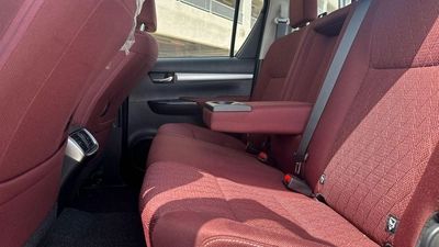 Toyota Hilux  2.7L petrol AT MY25 SR5-14