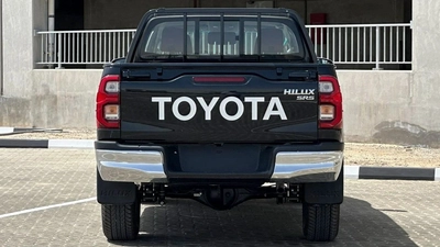 Toyota Hilux  2.7L petrol AT MY25 SR5-6