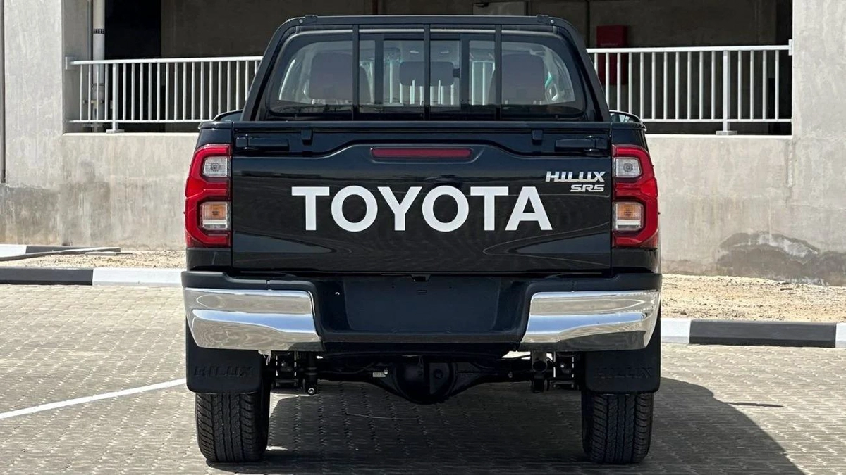 Toyota Hilux  2.7L petrol AT MY25 SR5-6-6