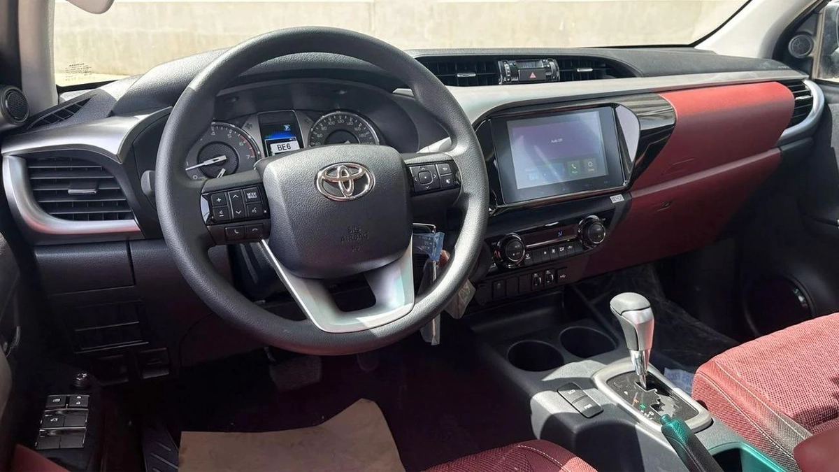 Toyota Hilux  2.7L petrol AT MY25 SR5-10-10