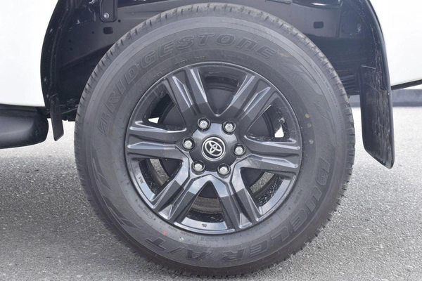Toyota Hilux HILUX SR5 2.7L AT 2025