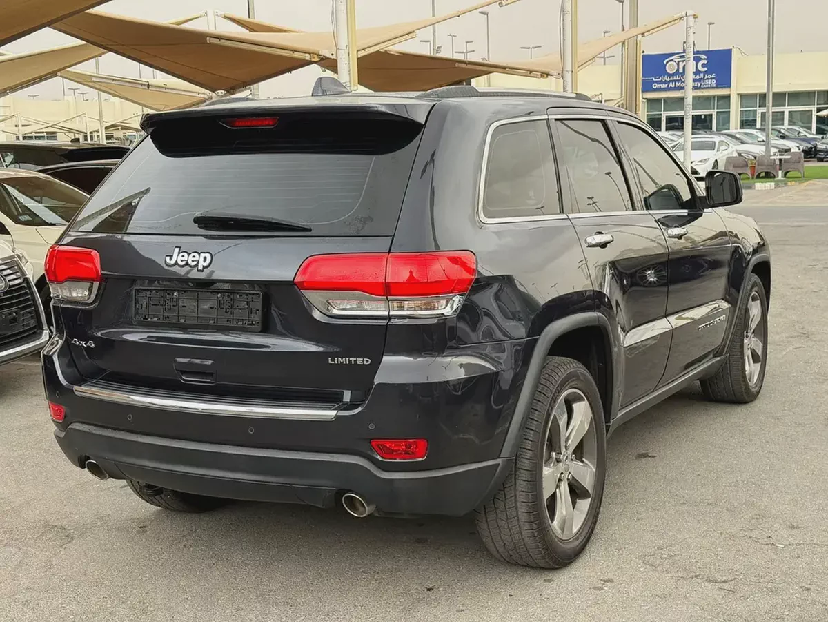 Jeep Grand Cherokee Limited 2015 - GCC Specs - Excellent Condition-12-12