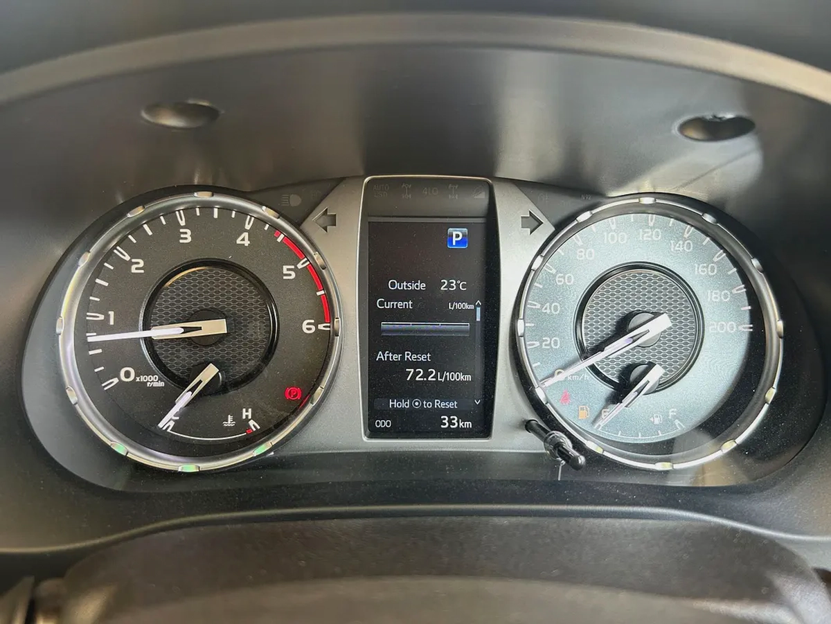 2025 TOYOTA RIGHT HAND DRIVE HILUX TOP-LINE D/CAB 2.8L DIESEL BRAND NEW 0KM-9-9