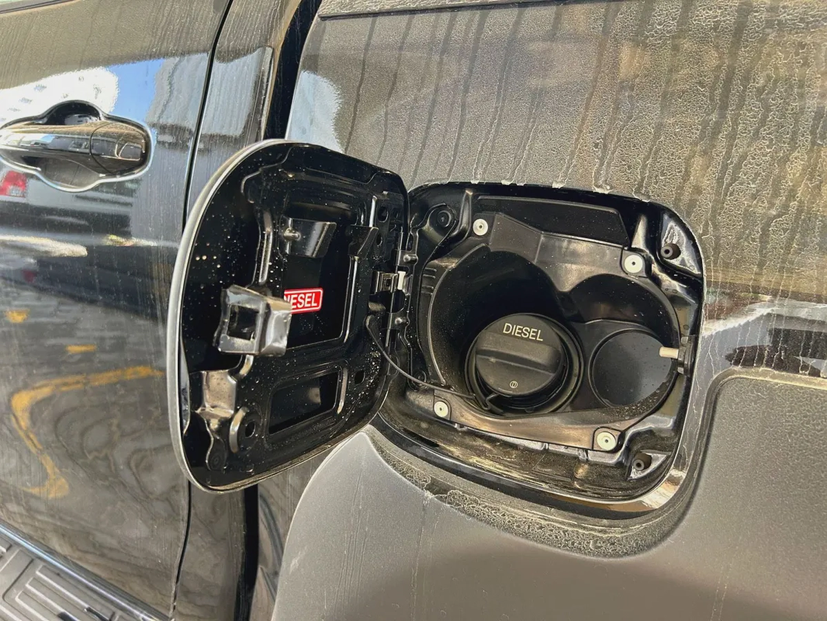 2025 TOYOTA RIGHT HAND DRIVE HILUX TOP-LINE D/CAB 2.8L DIESEL BRAND NEW 0KM-14-14