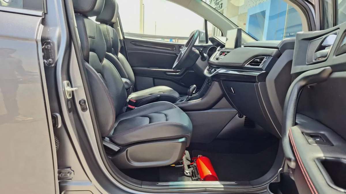 430-Monthly l GCC l Sunroof, Leather, Cruise l Accident Free