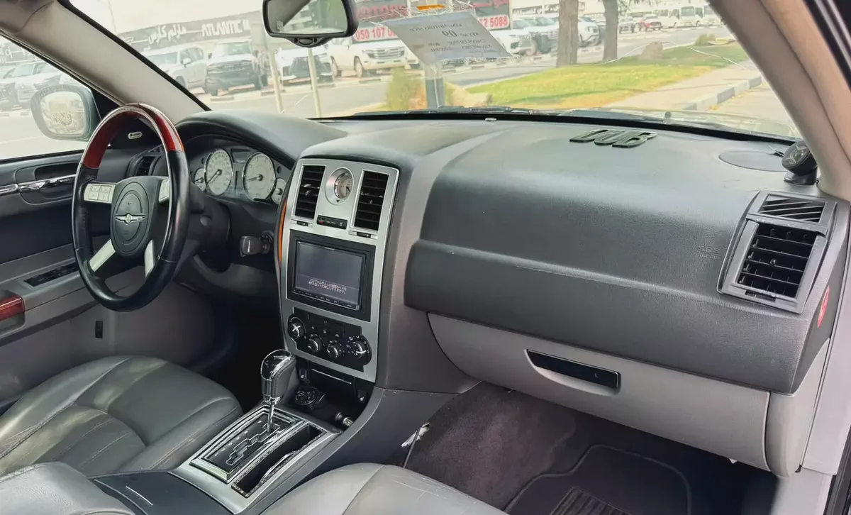CHRYSLER 300C | 2005 | ONLY : 73,000 KM | JAPAN IMPORT | CLEAN TITLE | 100% ACCIDENT FREE |-12-12