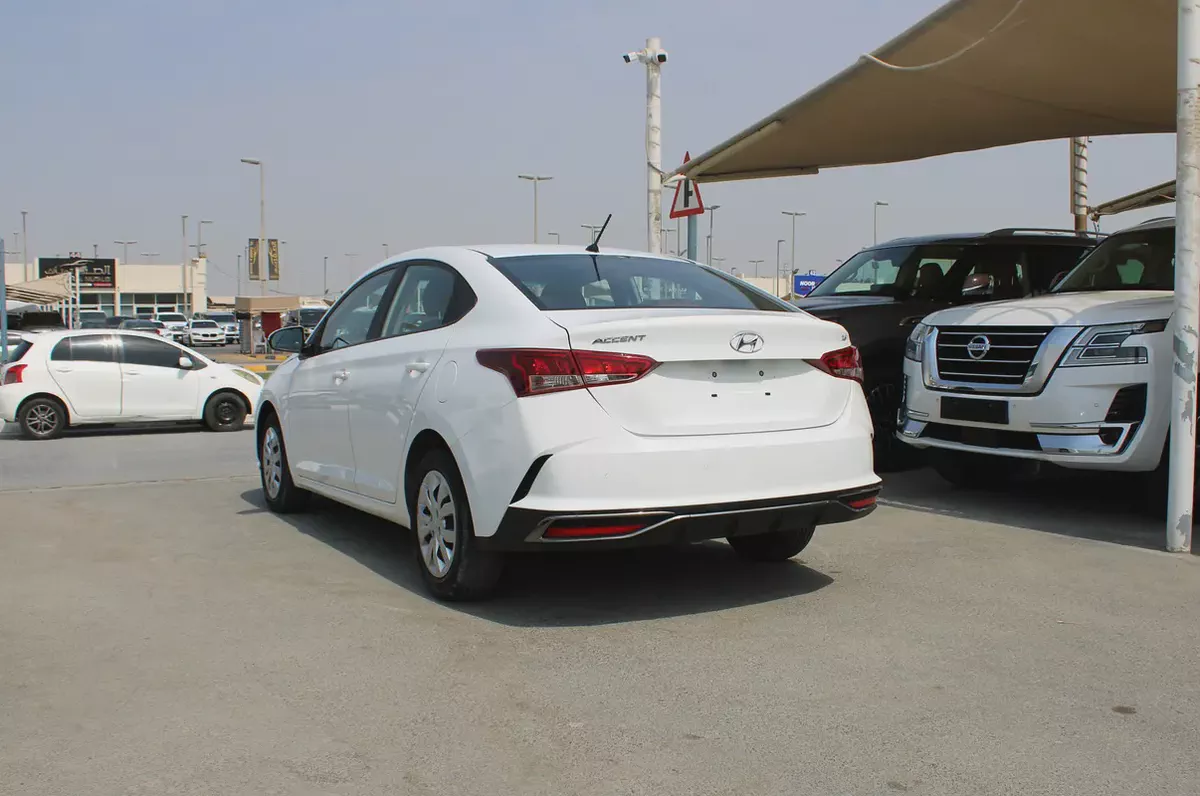 2022 Hyundai Accent Comfort GCC Specs-3-3