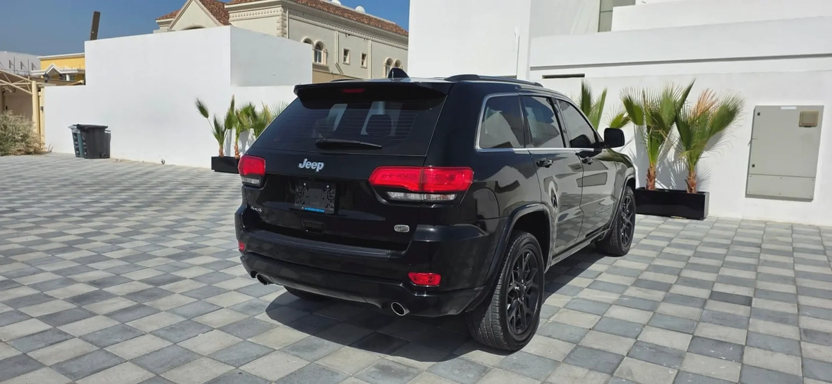 2019 Jeep Grand Cherokee Overland -Full option-Bank Finance Available-9-9