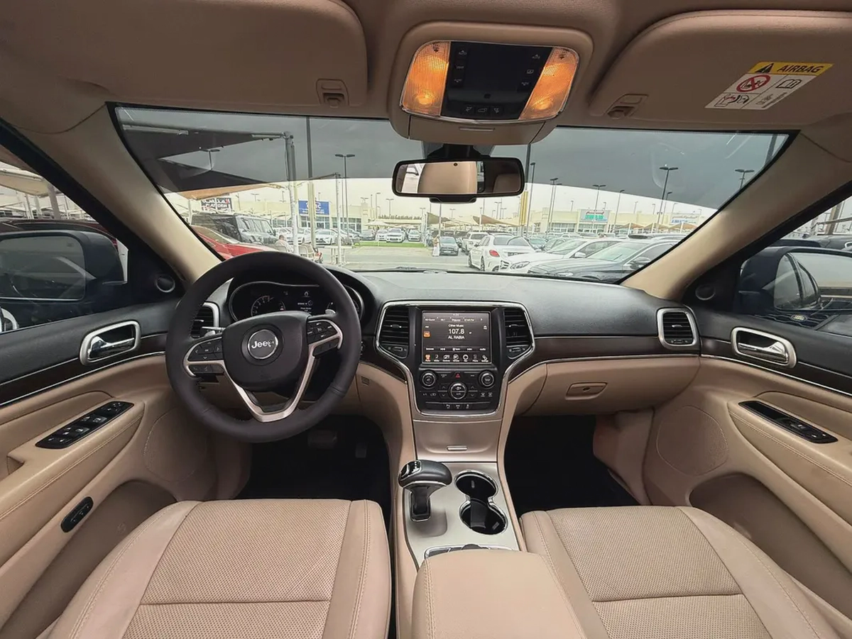 Jeep Grand Cherokee Limited 2015 - GCC Specs - Excellent Condition-8-8