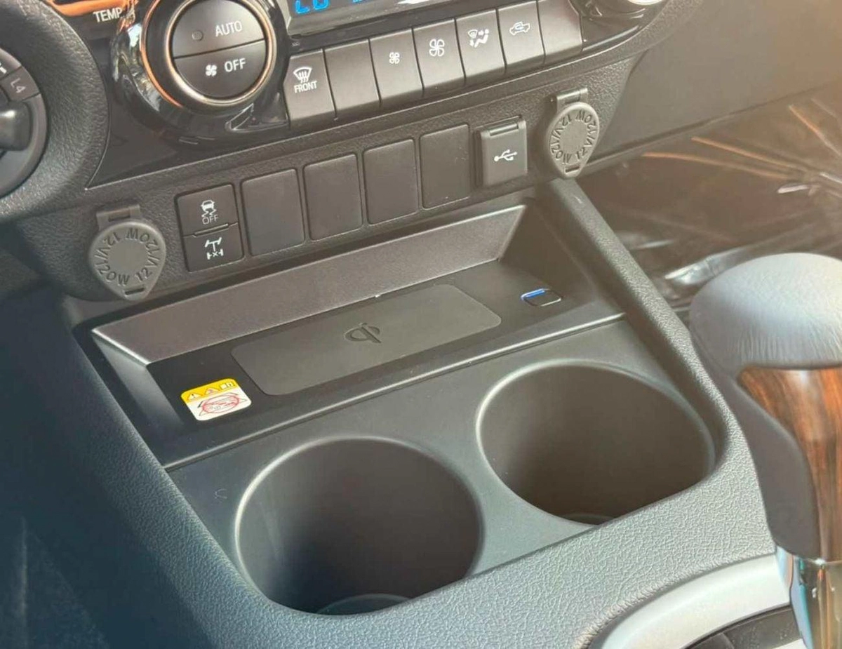Toyota Hilux SR5 DOUBLE CABIN || 2.8L V4 DIESEL || BLIND SPOT |  (CODE # HDAH1)-21-0