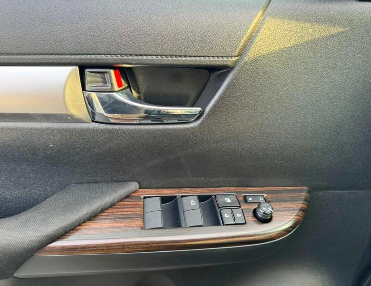 Toyota Hilux SR5 DOUBLE CABIN || 2.8L V4 DIESEL || BLIND SPOT |  (CODE # HDAH1)-22-0
