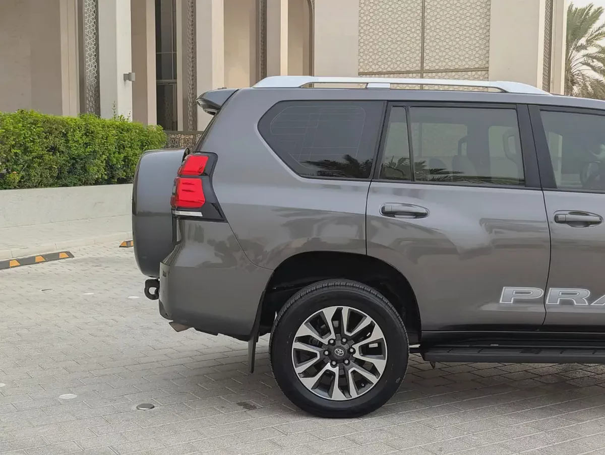 Toyota Prado 2022 TXL Top full Option V6 4.0L Excellent Condition GCC specs-8-8