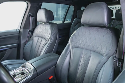 BMW X7 M60i M-Sport - Full Agency Service History - Full Option - GCC Specs-16