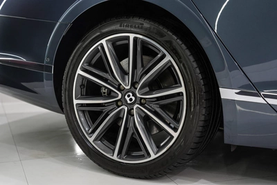 Bentley Continental Flying Spur V8-5