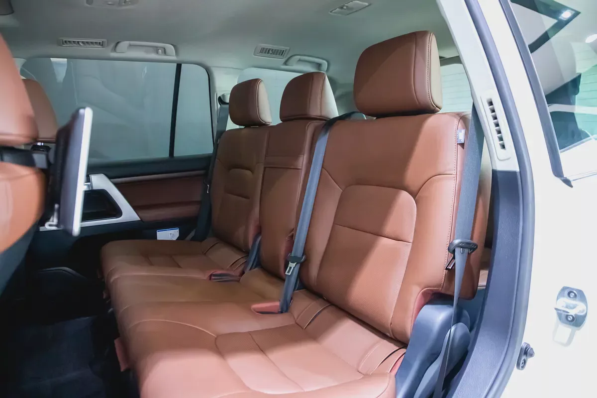 Pristine Toyota Land Cruiser VXR 5.7L V8 Gcc  Grand Touring 2020 | GCC Specs | Full Service History-10-10