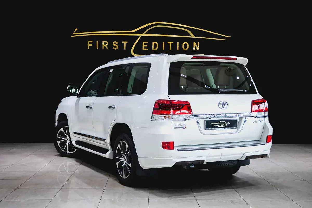 Pristine Toyota Land Cruiser VXR 5.7L V8 Gcc  Grand Touring 2020 | GCC Specs | Full Service History-3-3