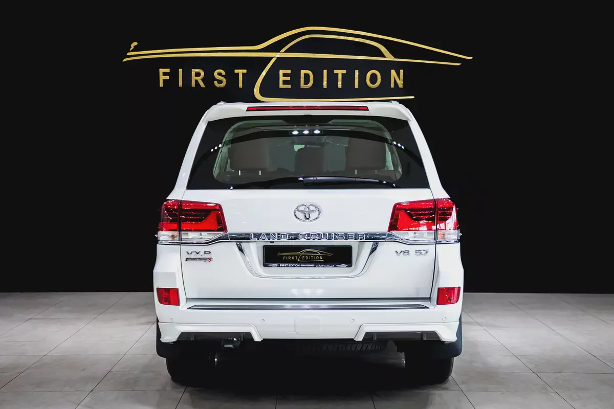 Pristine Toyota Land Cruiser VXR 5.7L V8 Gcc  Grand Touring 2020 | GCC Specs | Full Service History-4-4