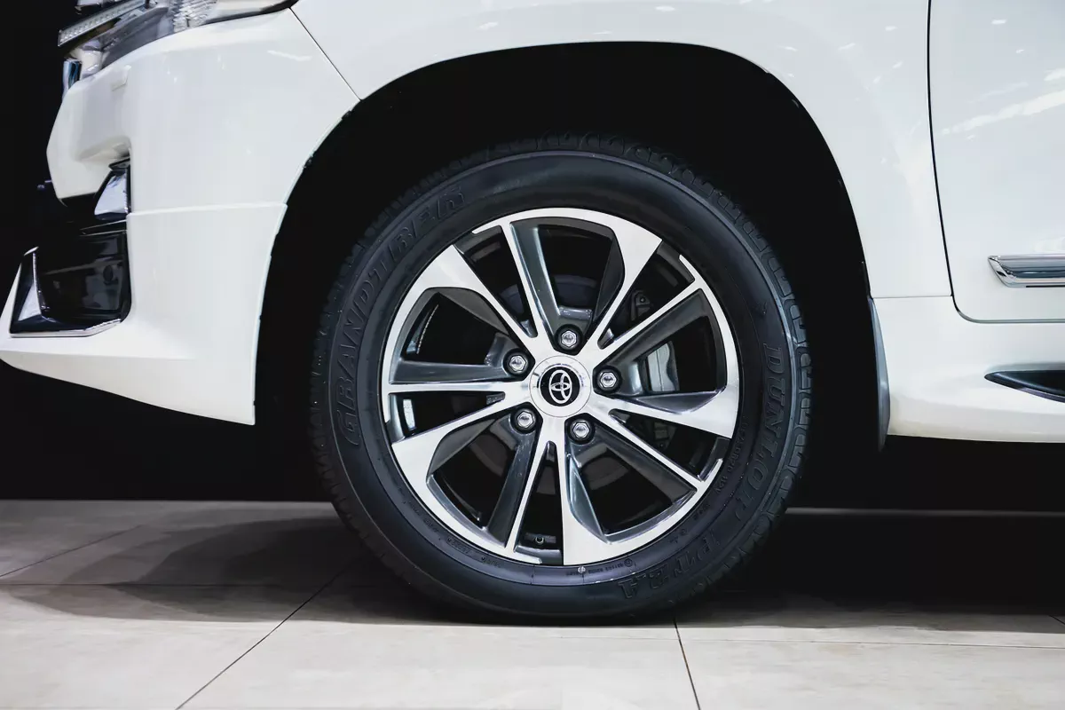 Pristine Toyota Land Cruiser VXR 5.7L V8 Gcc  Grand Touring 2020 | GCC Specs | Full Service History-6-6