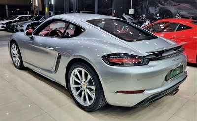 Porsche 718 Cayman PORSCHE CAYMAN 718 2018 GCC IN IMMACULATE CONDITION WITH ONLY 69K KM-5