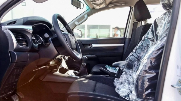 Toyota Hilux  SR5 2.4L MT DIESEL 2024