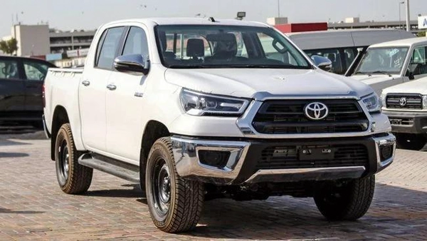 Toyota Hilux  SR5 2.4L MT DIESEL 2024